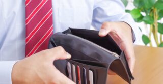 年収2000万円で生活が苦しい原因とは？周囲の生活状況とおすすめの対策は